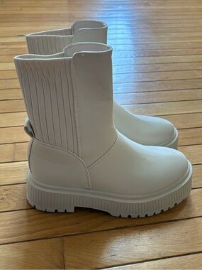 Qupid Beige Slip On Ankle Boots
